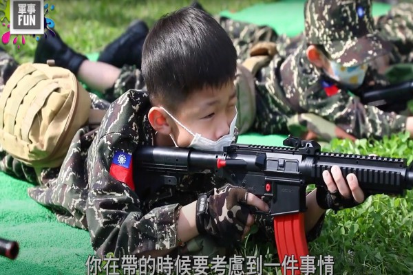 彰化縣全民國防教育資源網站_【秒懂軍事】報告班長！史上「最菜小兵」報到！｜小兵日記軍事體驗營